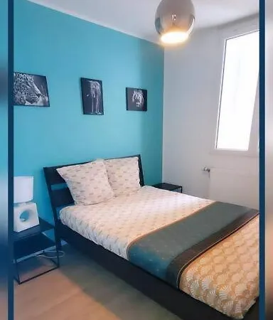 6 Pers. Equipe アパート モンリュソン